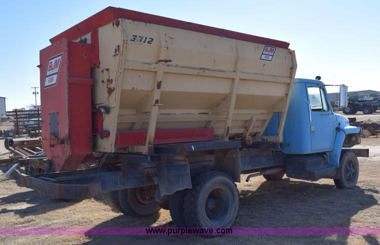 image for item K3204 1979 International S1624 feed truck