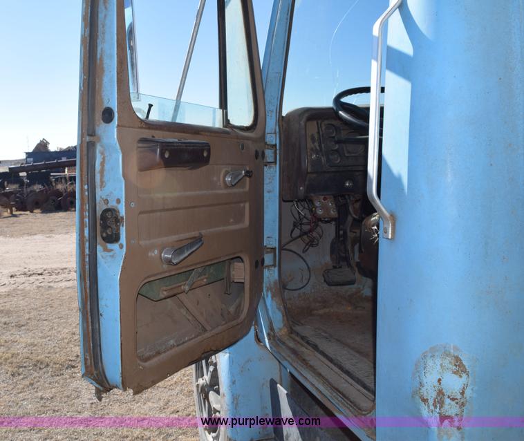 image for item K3204 1979 International S1624 feed truck