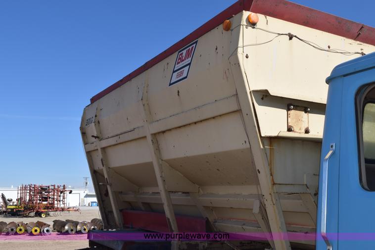 image for item K3204 1979 International S1624 feed truck