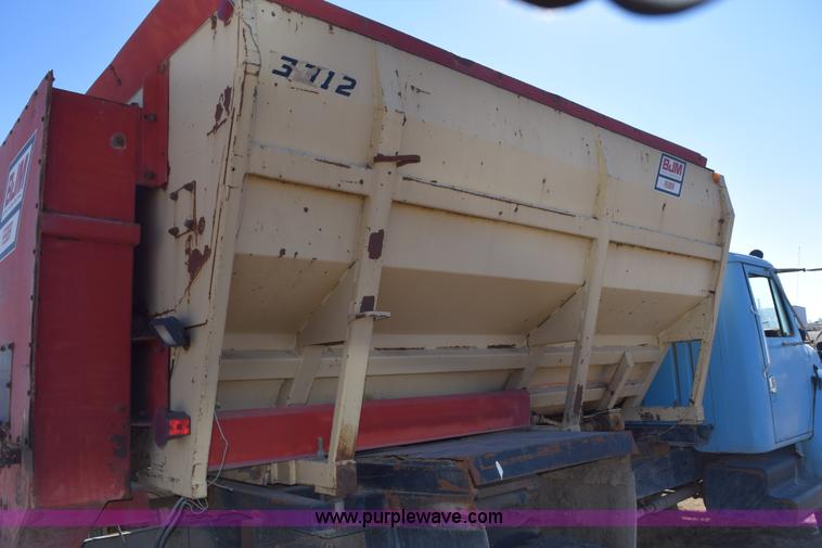 image for item K3204 1979 International S1624 feed truck