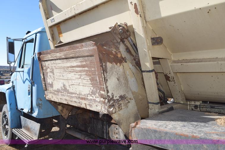 image for item K3204 1979 International S1624 feed truck