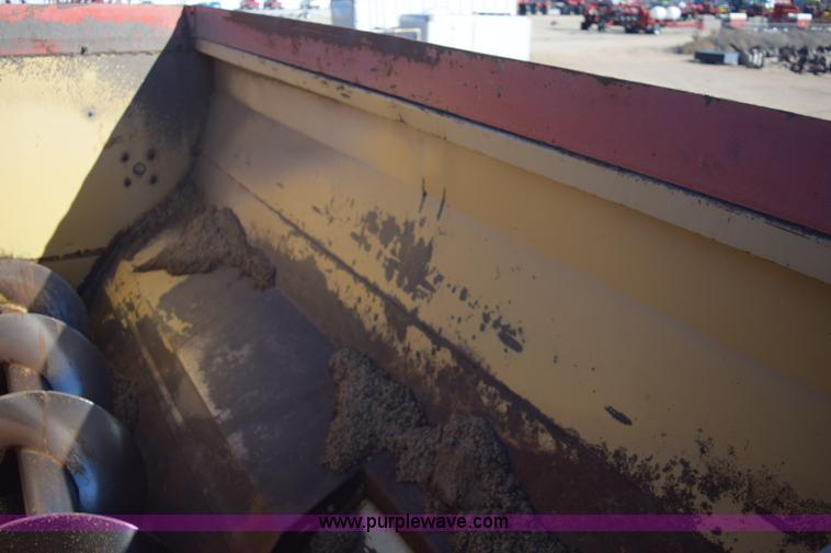 image for item K3204 1979 International S1624 feed truck