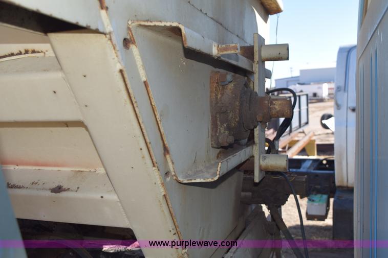 image for item K3204 1979 International S1624 feed truck