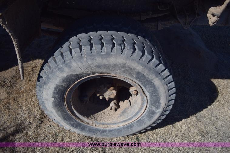 image for item K3204 1979 International S1624 feed truck