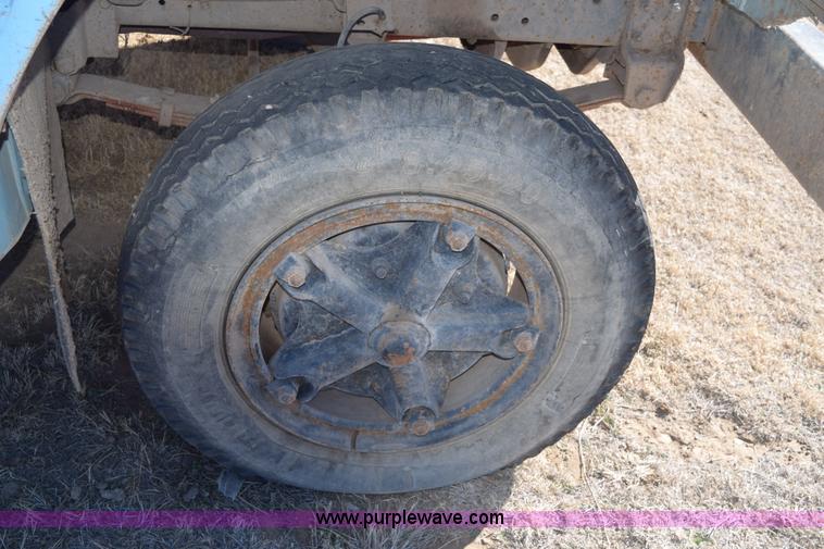 image for item K3204 1979 International S1624 feed truck