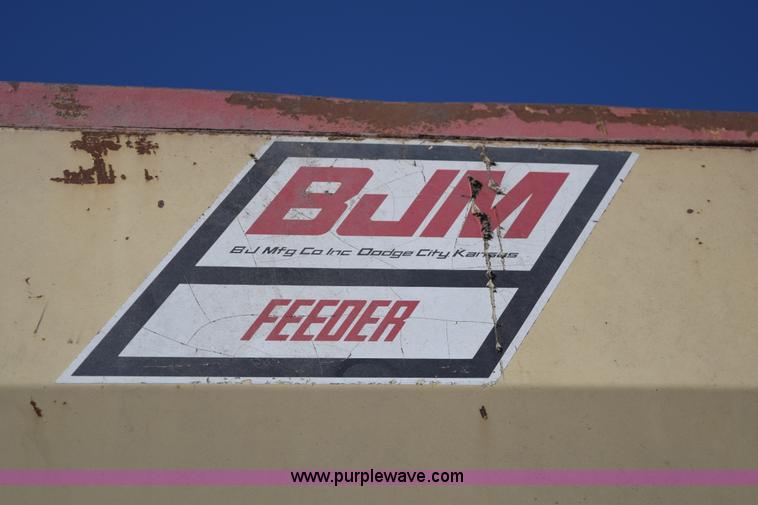 image for item K3204 1979 International S1624 feed truck