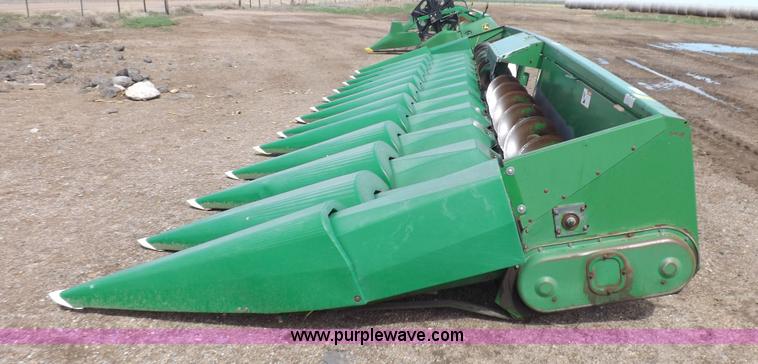 image for item K3773 John Deere 1243 corn head