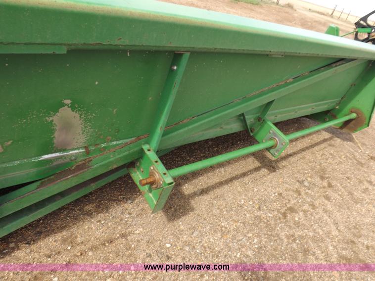 image for item K3773 John Deere 1243 corn head