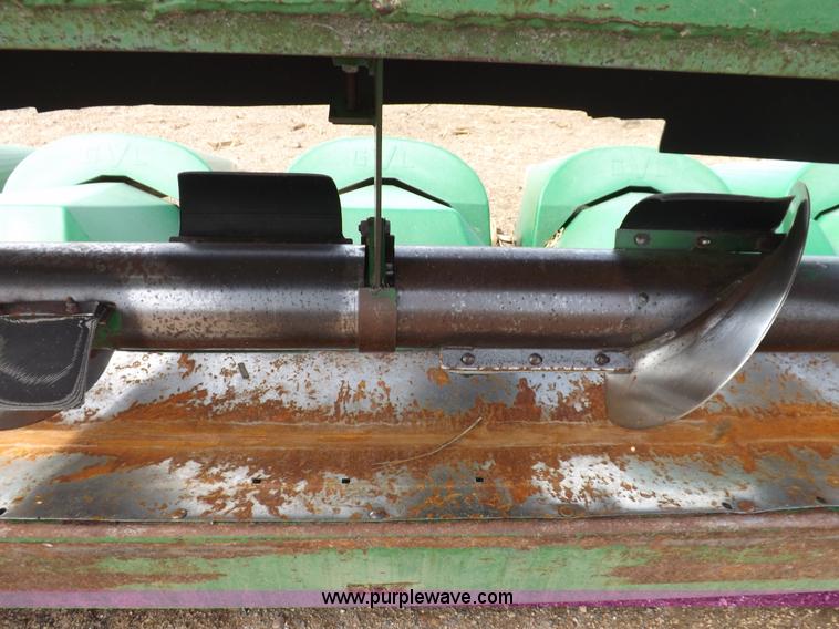 image for item K3773 John Deere 1243 corn head