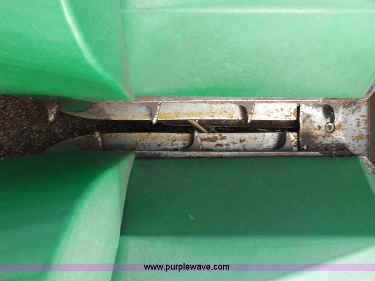 image for item K3773 John Deere 1243 corn head
