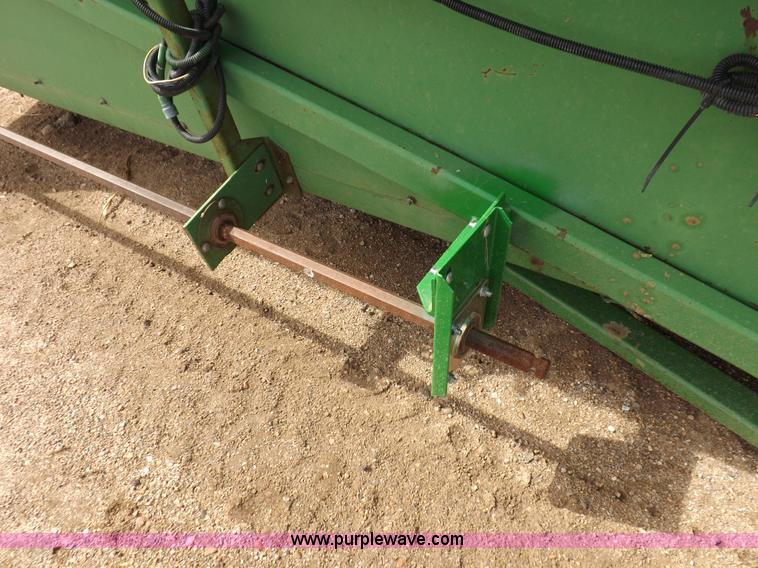 image for item K3774 John Deere 1253A row crop head