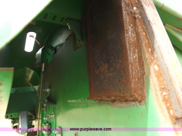 image for item K3774 John Deere 1253A row crop head