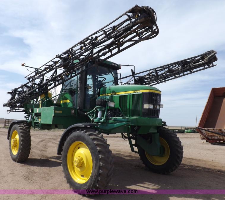 image for item K3789 1998 John Deere 4700 self-propelled sprayer
