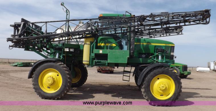 image for item K3789 1998 John Deere 4700 self-propelled sprayer