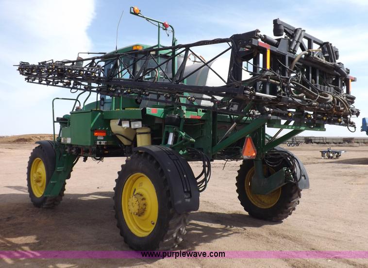 image for item K3789 1998 John Deere 4700 self-propelled sprayer