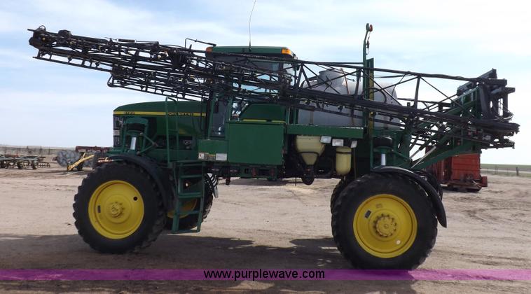 image for item K3789 1998 John Deere 4700 self-propelled sprayer