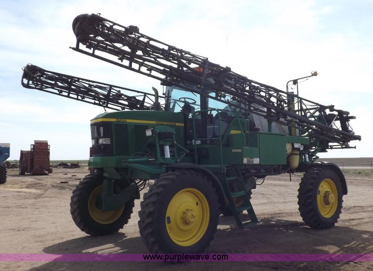 image for item K3789 1998 John Deere 4700 self-propelled sprayer