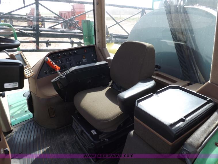 image for item K3789 1998 John Deere 4700 self-propelled sprayer