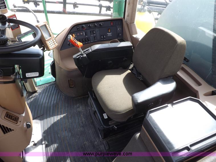 image for item K3789 1998 John Deere 4700 self-propelled sprayer