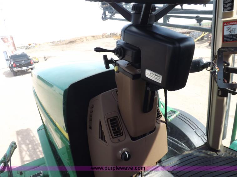 image for item K3789 1998 John Deere 4700 self-propelled sprayer