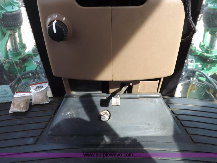 image for item K3789 1998 John Deere 4700 self-propelled sprayer