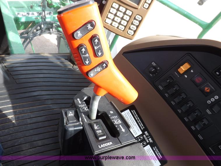 image for item K3789 1998 John Deere 4700 self-propelled sprayer