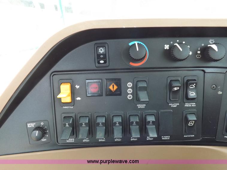 image for item K3789 1998 John Deere 4700 self-propelled sprayer