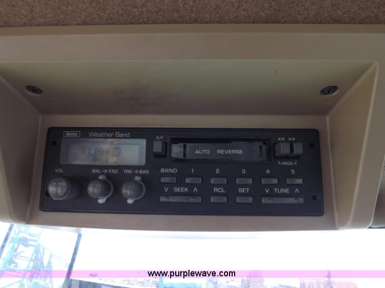 image for item K3789 1998 John Deere 4700 self-propelled sprayer