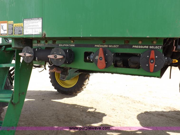 image for item K3789 1998 John Deere 4700 self-propelled sprayer