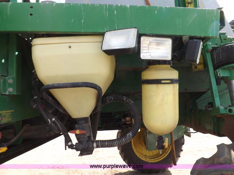 image for item K3789 1998 John Deere 4700 self-propelled sprayer