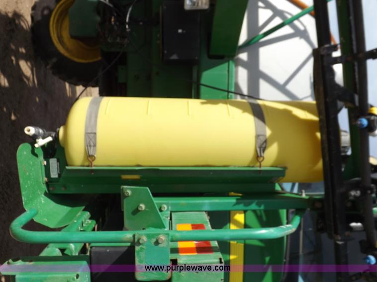 image for item K3789 1998 John Deere 4700 self-propelled sprayer