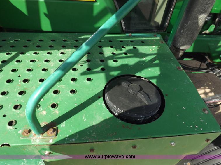 image for item K3789 1998 John Deere 4700 self-propelled sprayer