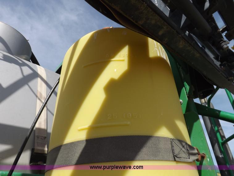 image for item K3789 1998 John Deere 4700 self-propelled sprayer