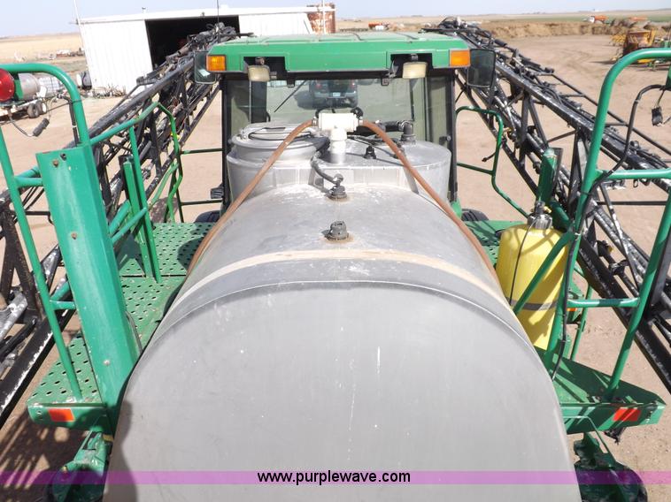 image for item K3789 1998 John Deere 4700 self-propelled sprayer