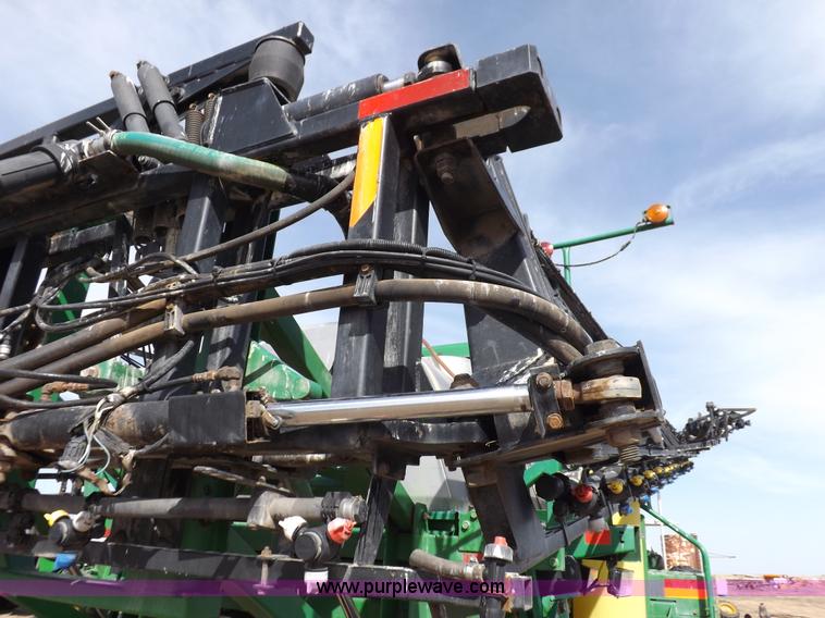 image for item K3789 1998 John Deere 4700 self-propelled sprayer