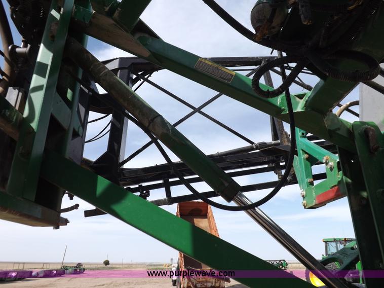 image for item K3789 1998 John Deere 4700 self-propelled sprayer