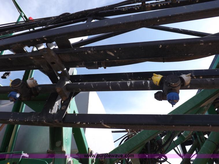 image for item K3789 1998 John Deere 4700 self-propelled sprayer