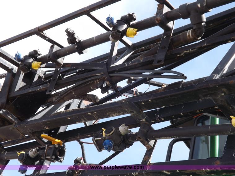 image for item K3789 1998 John Deere 4700 self-propelled sprayer