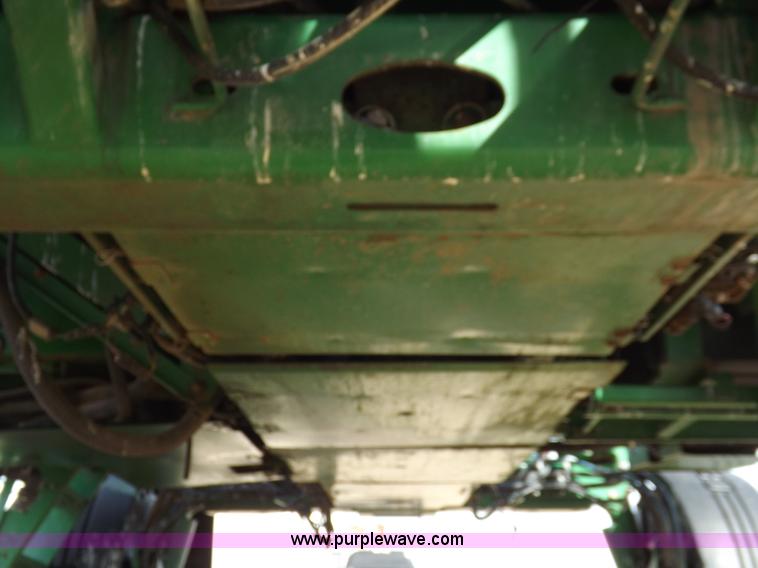 image for item K3789 1998 John Deere 4700 self-propelled sprayer