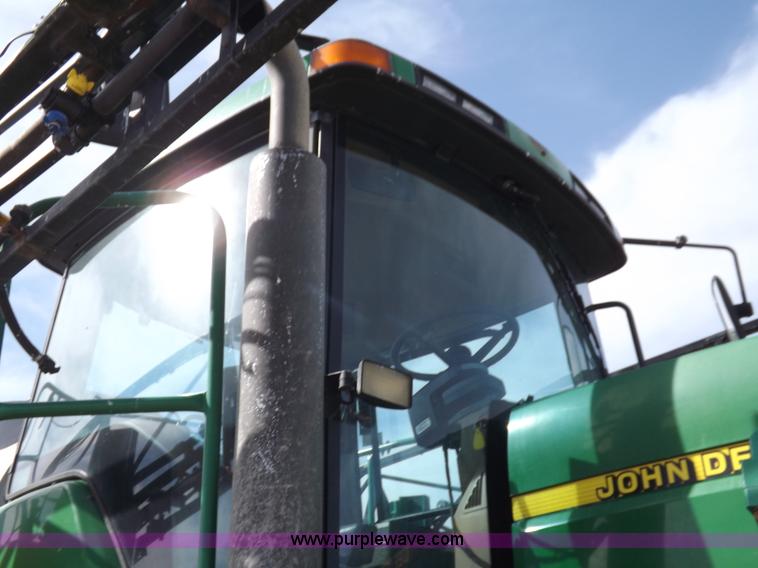 image for item K3789 1998 John Deere 4700 self-propelled sprayer