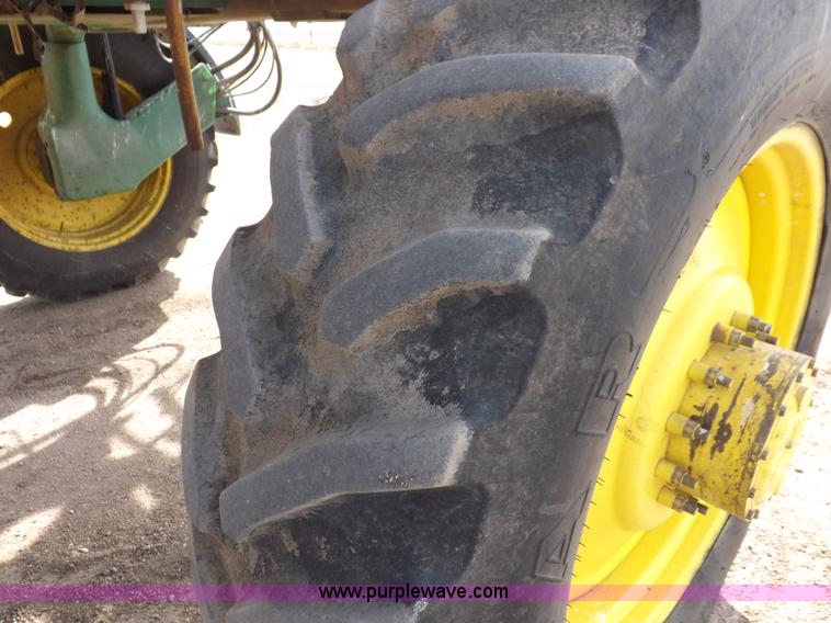 image for item K3789 1998 John Deere 4700 self-propelled sprayer