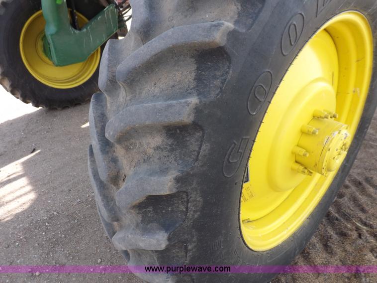 image for item K3789 1998 John Deere 4700 self-propelled sprayer