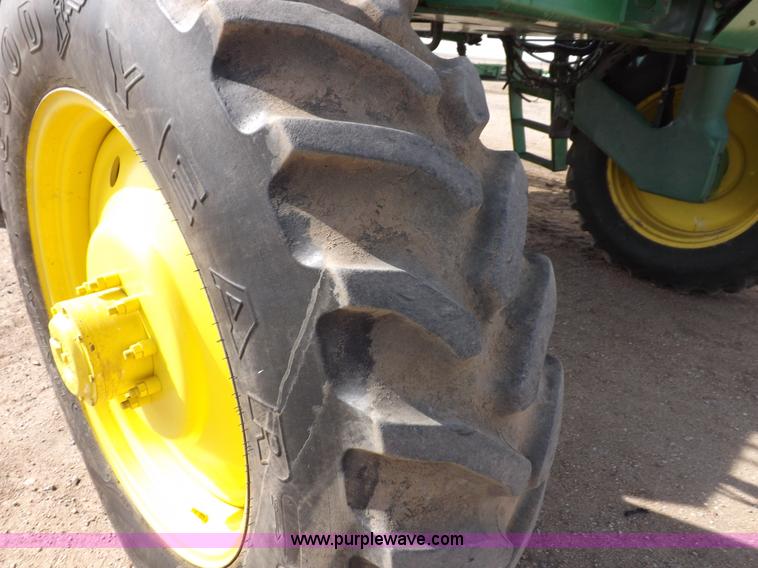 image for item K3789 1998 John Deere 4700 self-propelled sprayer
