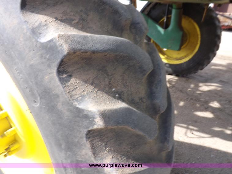 image for item K3789 1998 John Deere 4700 self-propelled sprayer