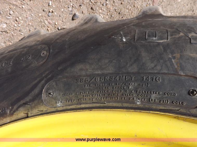 image for item K3789 1998 John Deere 4700 self-propelled sprayer