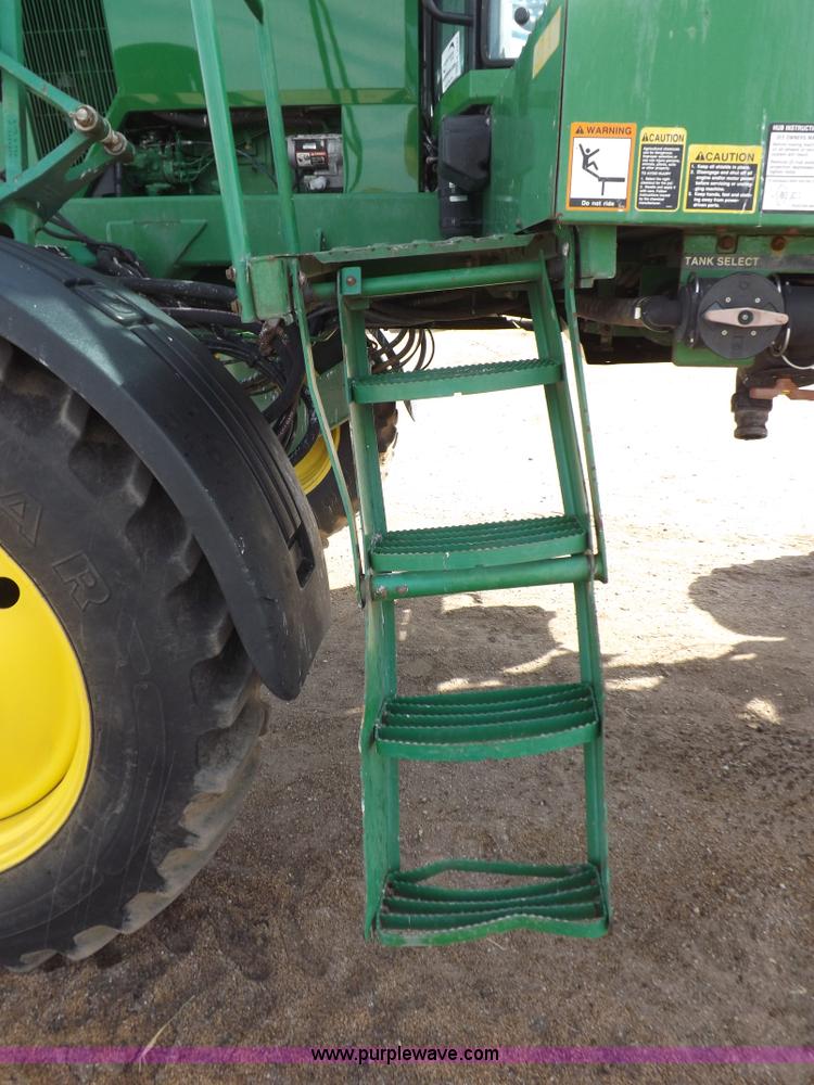 image for item K3789 1998 John Deere 4700 self-propelled sprayer