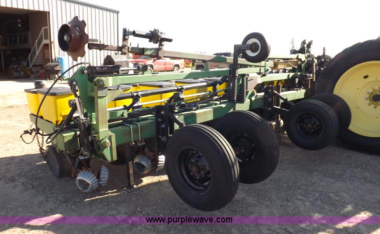 image for item K3790 John Deere planter