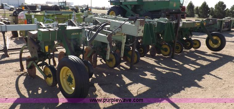 image for item K3791 John Deere 885 rigid no-till/ridge till cultivator