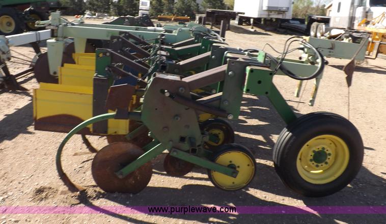 image for item K3791 John Deere 885 rigid no-till/ridge till cultivator
