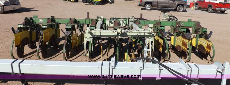 image for item K3791 John Deere 885 rigid no-till/ridge till cultivator